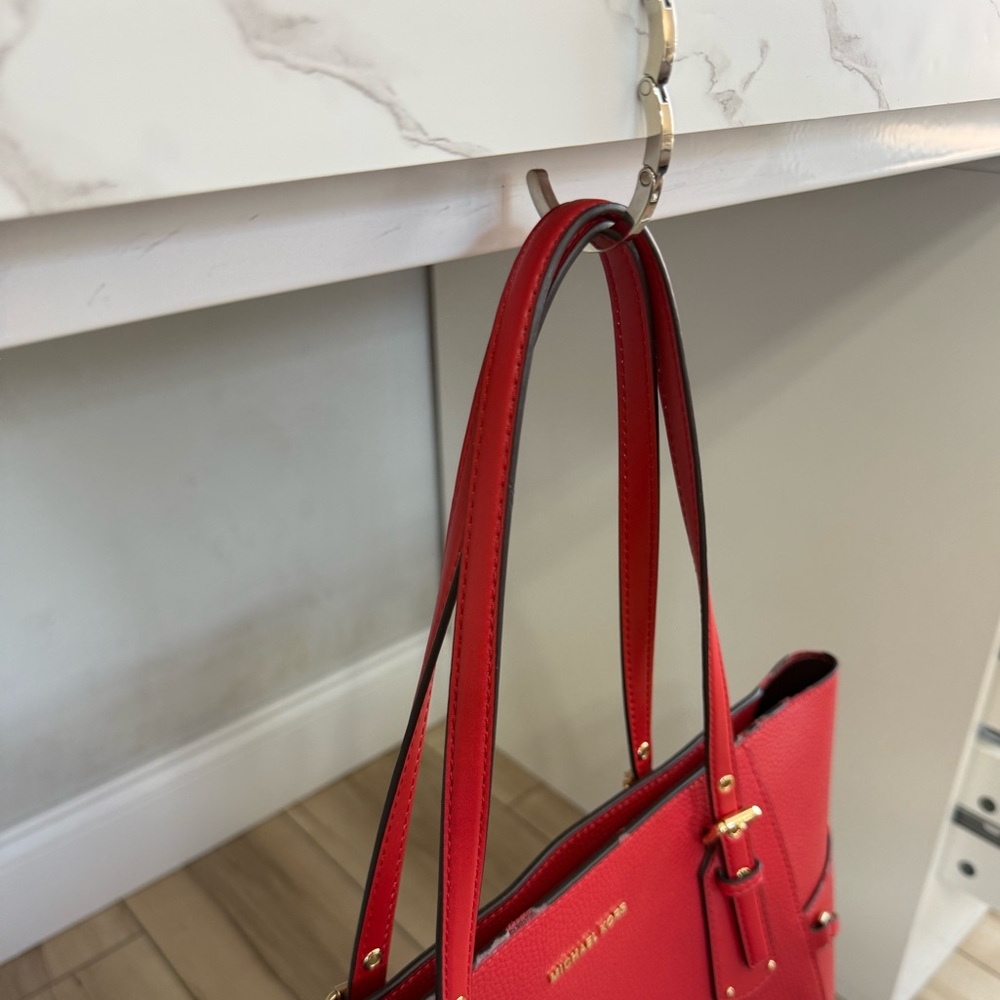 👜 MICHAEL KORS Purse Hook! Only $10 with the purchase of any of my handbags! - Picture 7 of 7